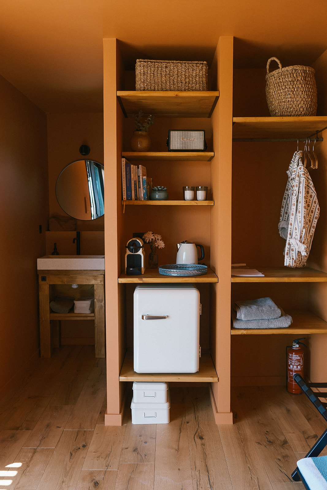 Kitchenette & storage